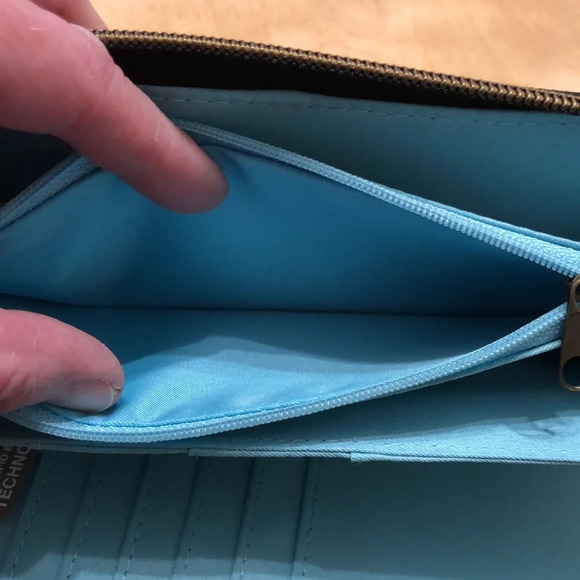 NWT Travelon zip around RFID blocking black wallet. - Picture 9 of 9